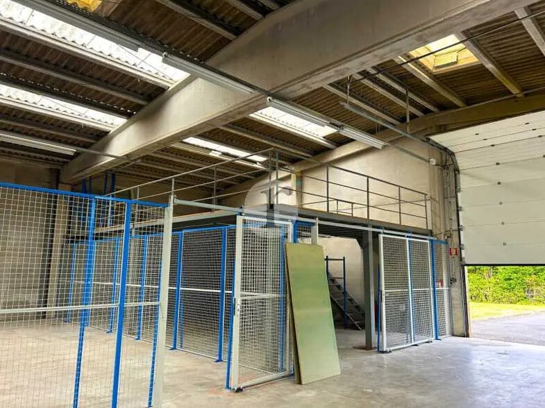 Office in Templemars for lease - Interior Photo - Image 2 of 7