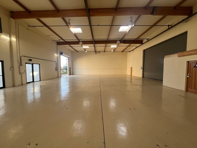 1041 17th Ave, Santa Cruz, CA for lease - Interior Photo - Image 3 of 11