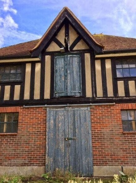 Sunninghill Rd, Ascot à louer - Photo du bâtiment - Image 3 de 8