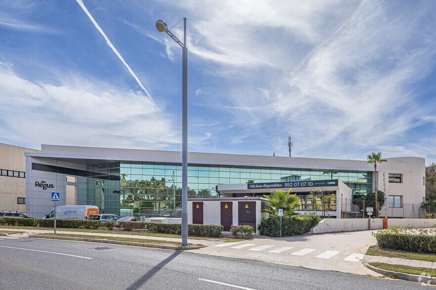 Calle Severo Ochoa, 41, Málaga, Málaga à louer - Photo du bâtiment - Image 2 de 4