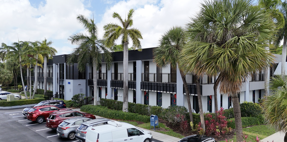 3901 NW 79th Ave, Doral, FL for lease - Building Photo - Image 1 of 6