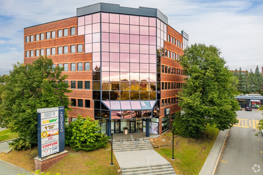 800 Boul Chomedey, Laval, QC à louer - Photo du bâtiment - Image 2 de 20