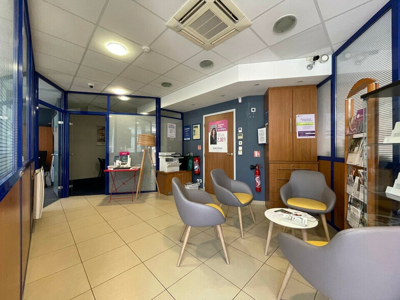 Retail in Le Havre for lease - Lobby - Image 3 of 8