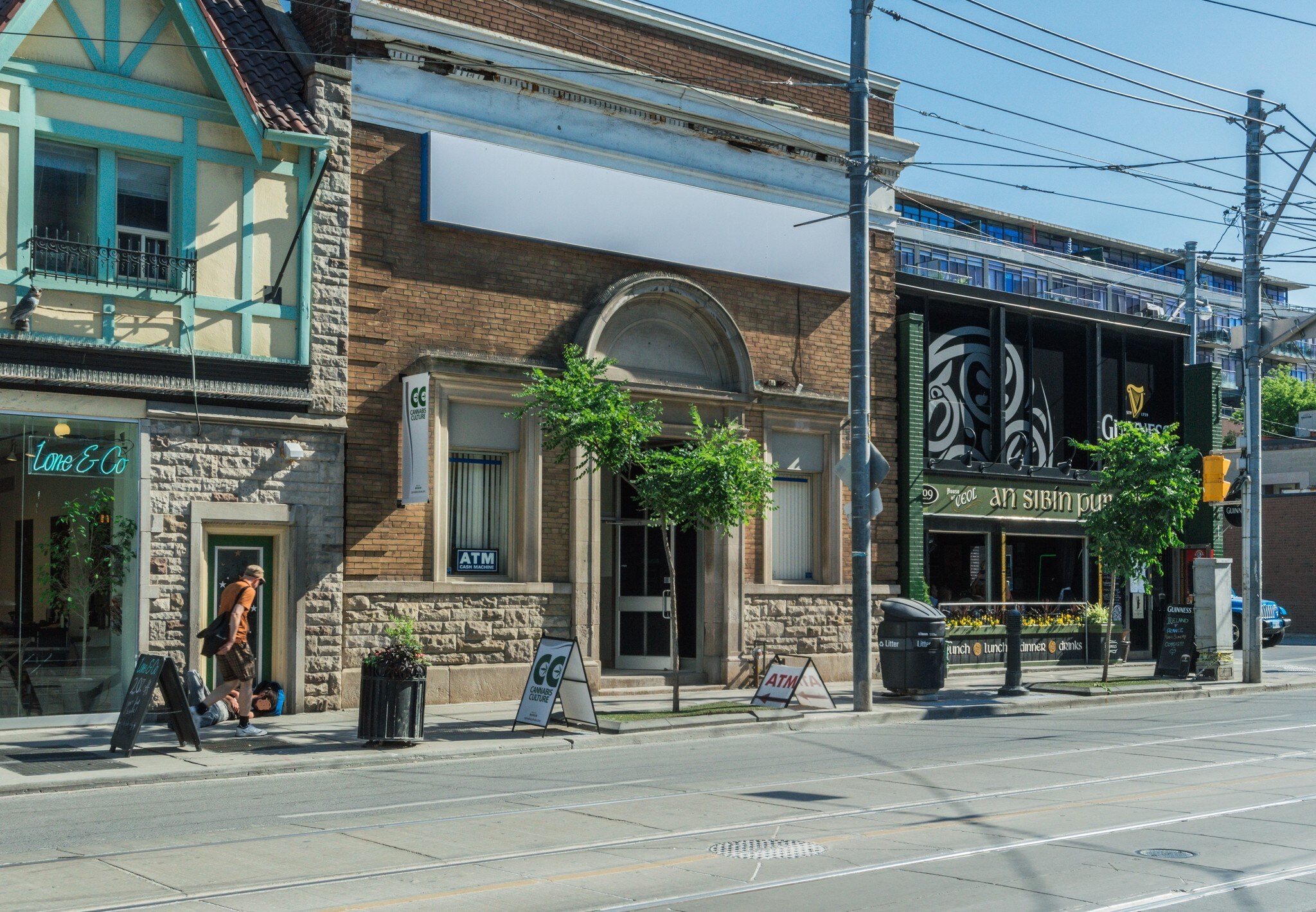 711 Queen St E, Toronto, ON à vendre Photo du bâtiment- Image 1 de 1