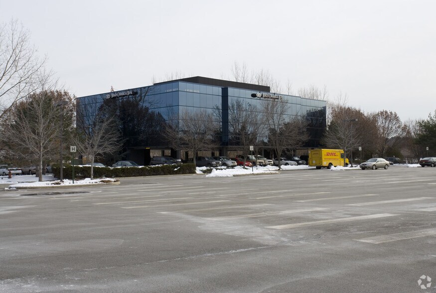 2 Sears Dr, Paramus, NJ à vendre - Photo du bâtiment - Image 3 de 17