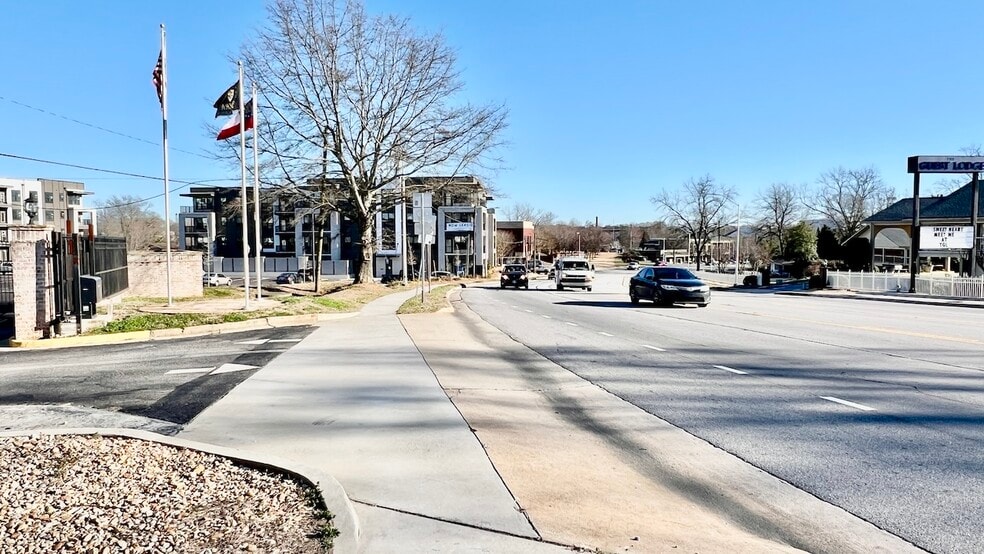 535 Queen City Pky, Gainesville, GA for lease - Building Photo - Image 3 of 20