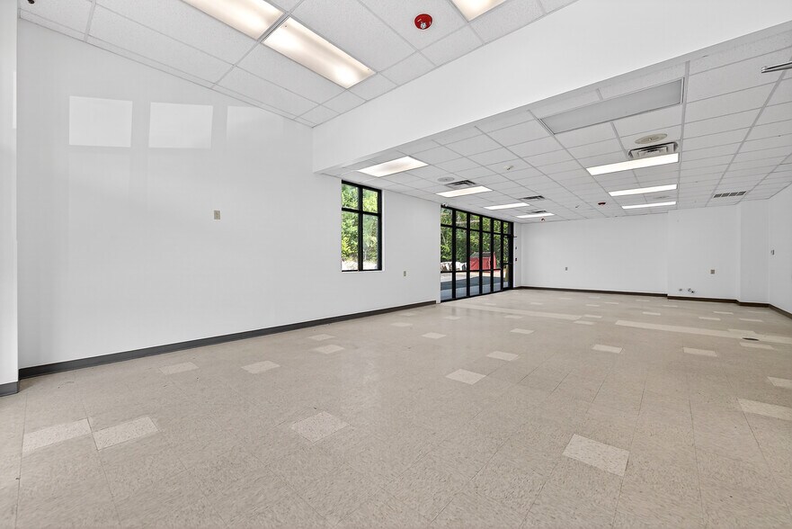 32-72 W Joyce Blvd, Fayetteville, AR for lease - Interior Photo - Image 3 of 32