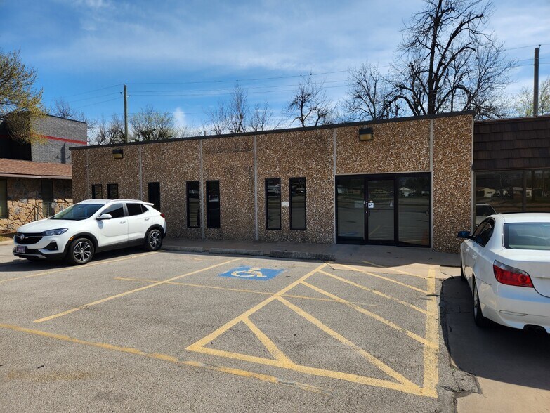 1152 NW Cache Rd, Lawton, OK à louer - Photo du bâtiment - Image 2 de 16