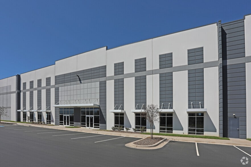 780 Pegg Rd, Greensboro, NC for lease - Building Photo - Image 3 of 9