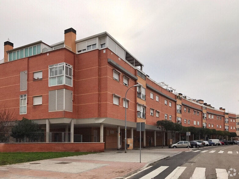 Calle Antonio Tapies, 16, Pinto, Madrid for sale - Primary Photo - Image 1 of 2