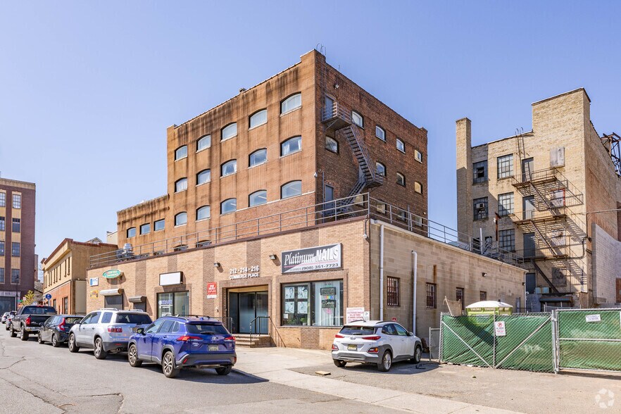 208-214 Commerce Pl, Elizabeth, NJ à louer - Photo du bâtiment - Image 3 de 7