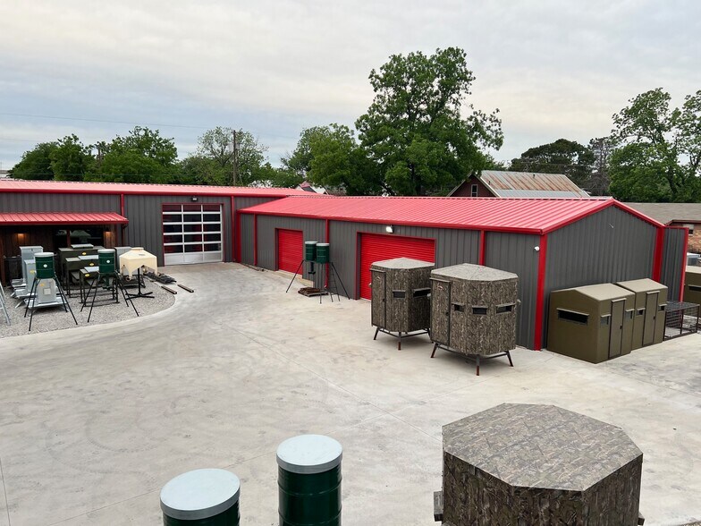 401 E Central Ave, Comanche, TX à vendre - Photo du bâtiment - Image 3 de 22