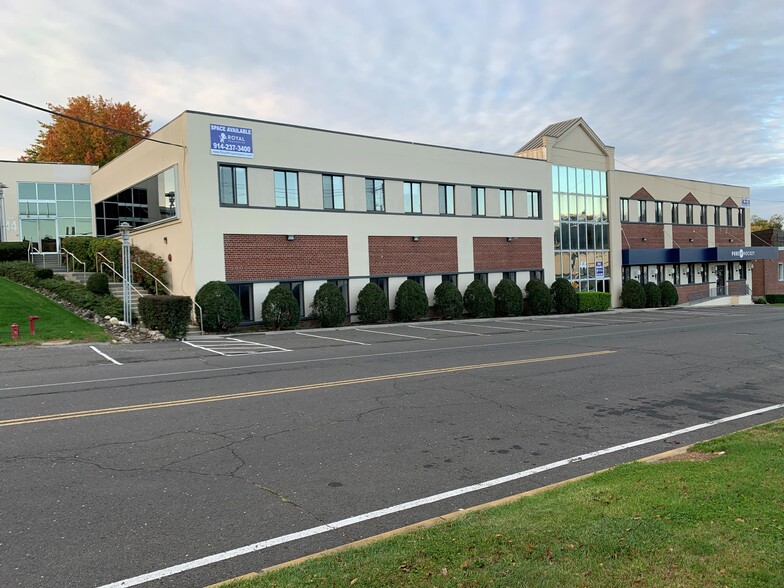 44 Commerce Rd, Stamford, CT for lease - Building Photo - Image 1 of 5