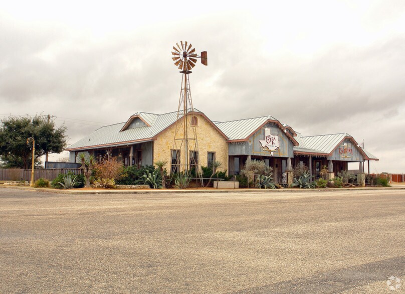 11985 W Us-87 Hwy, La Vernia, TX à vendre - Photo du bâtiment - Image 3 de 4