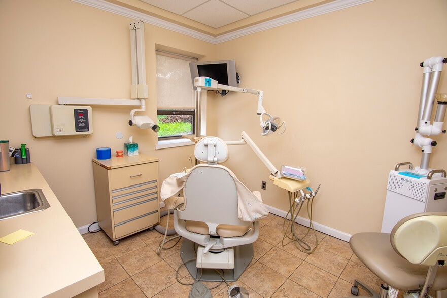 560 Bergen Blvd, Ridgefield, NJ for sale - Interior Photo - Image 2 of 4