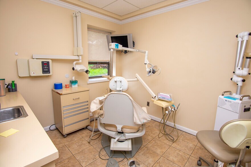 560 Bergen Blvd, Ridgefield, NJ à vendre - Photo intérieure - Image 2 de 4