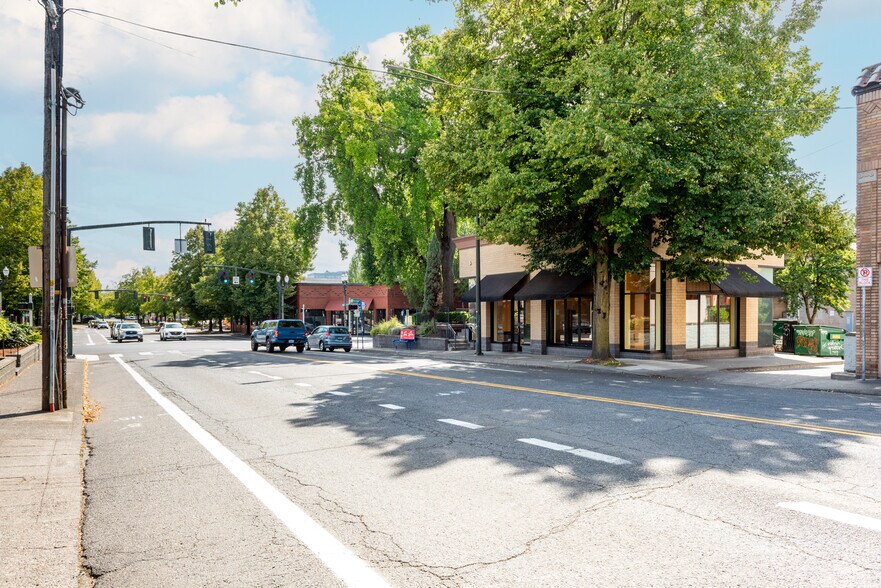 1403-1445 NE Weidler St, Portland, OR à louer - Photo du bâtiment - Image 2 de 8