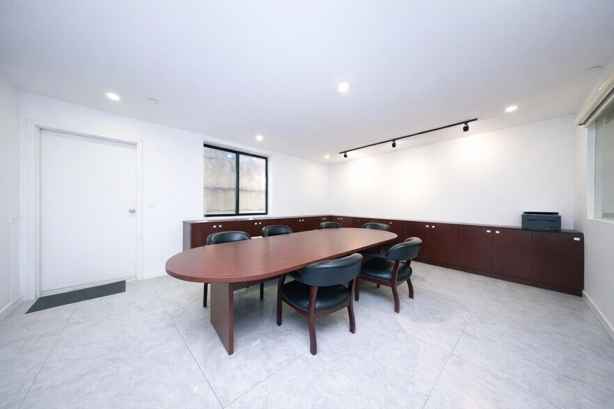5811 6th Ave, Brooklyn, NY à vendre - Photo du bâtiment - Image 3 de 27