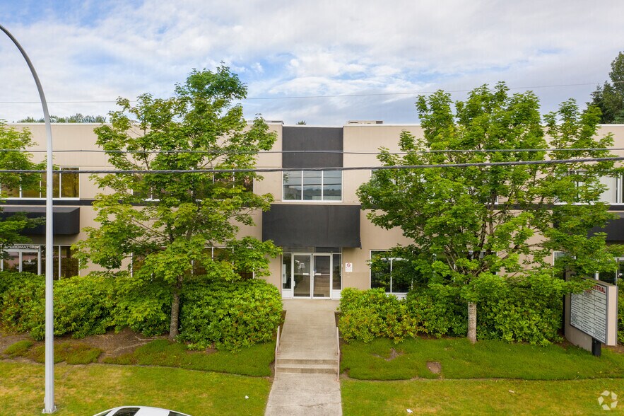 8333 130th St, Surrey, BC à vendre - Photo du bâtiment - Image 2 de 19