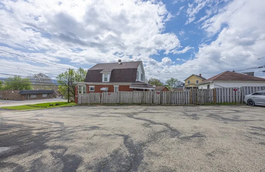 161 Pittsburgh St, Uniontown, PA for sale - Building Photo - Image 3 of 14