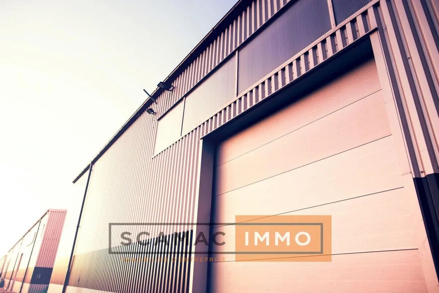 Industrial in Villeneuve-la-Garenne for lease - Building Photo - Image 1 of 5