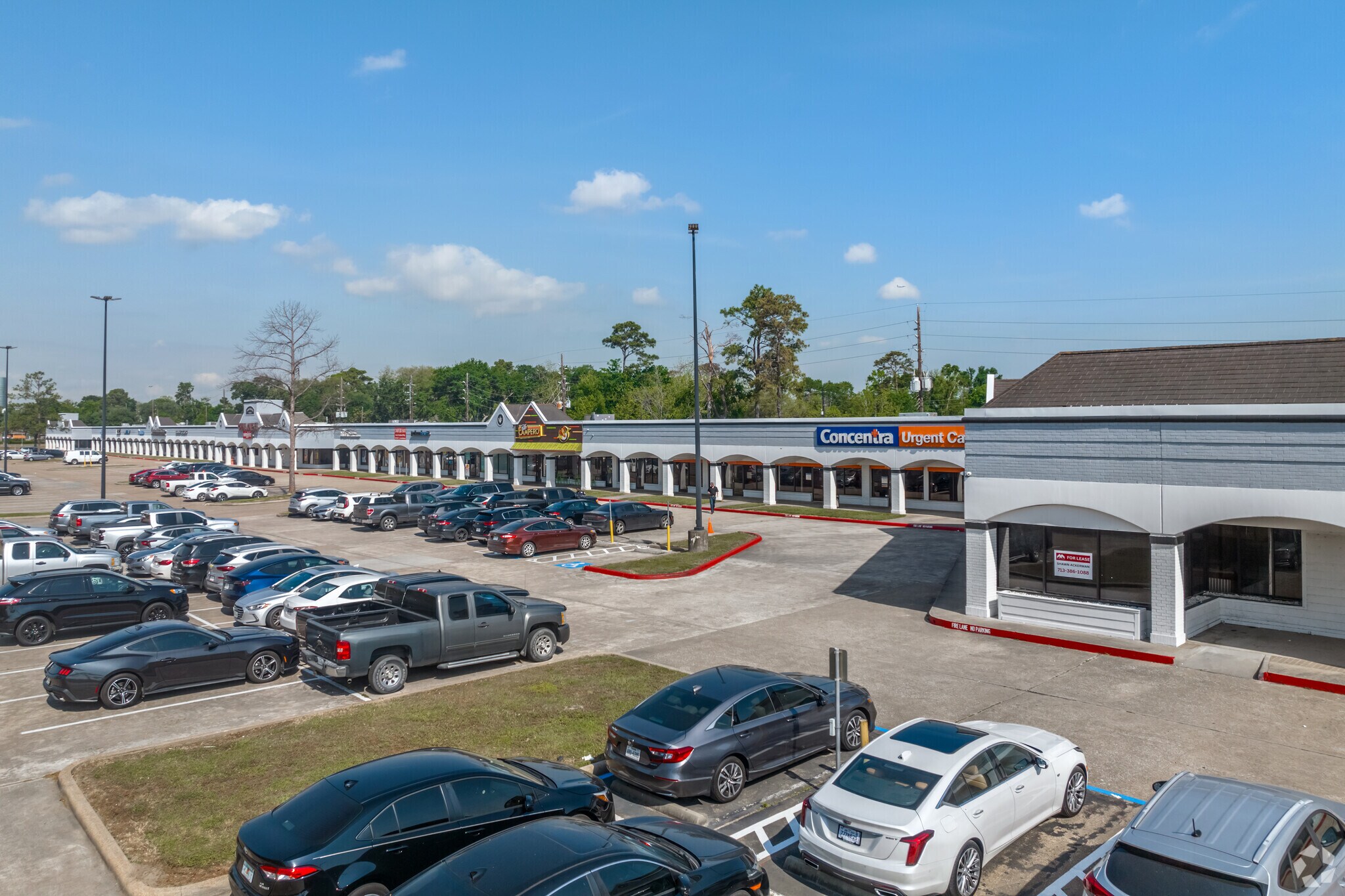 351-403 Greens Rd, Houston, TX à louer Photo du bâtiment- Image 1 de 10