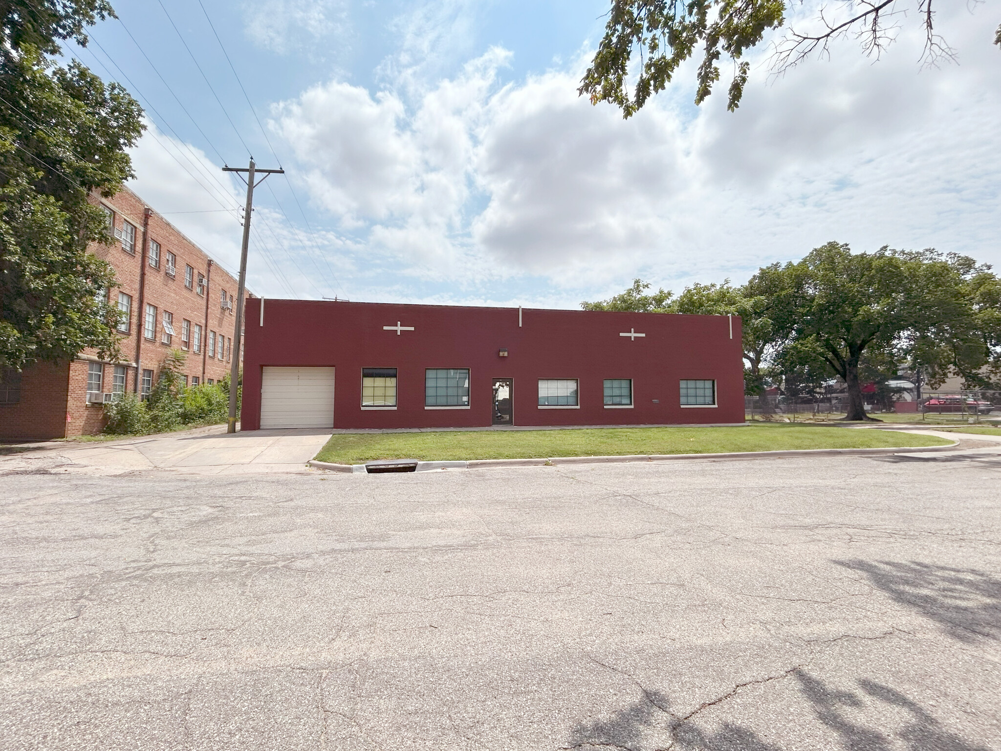 1305 E English St, Wichita, KS à vendre Photo du b timent- Image 1 de 1