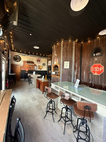 200 W Main St, Marietta, OK à vendre - Photo du bâtiment - Image 3 de 42