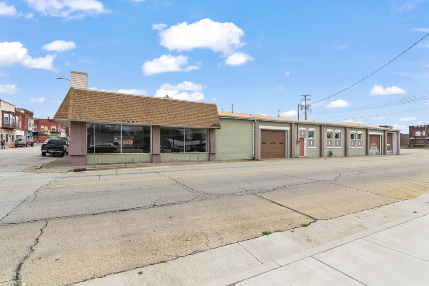 222 W Main Cross St, Taylorville, IL à vendre - Photo principale - Image 1 de 24