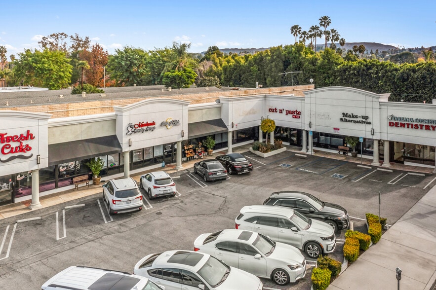 19458 Ventura Blvd, Tarzana, CA for lease - Building Photo - Image 3 of 8