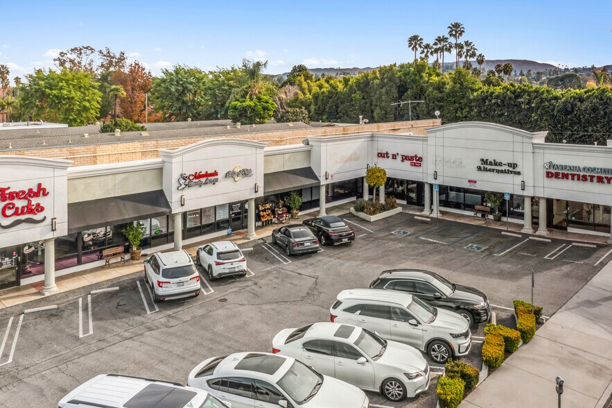 19458 Ventura Blvd, Tarzana, CA à louer - Photo du bâtiment - Image 2 de 9