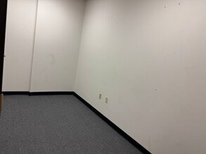 303 W Broadway Ave, Enid, OK for lease Interior Photo- Image 2 of 15