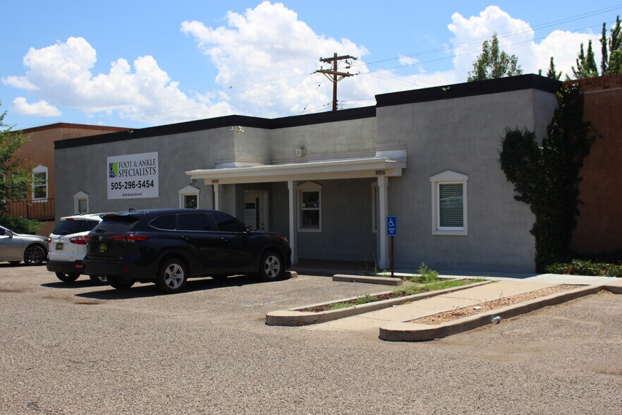 8008 Menaul Blvd NE, Albuquerque, NM à vendre - Photo du bâtiment - Image 2 de 15