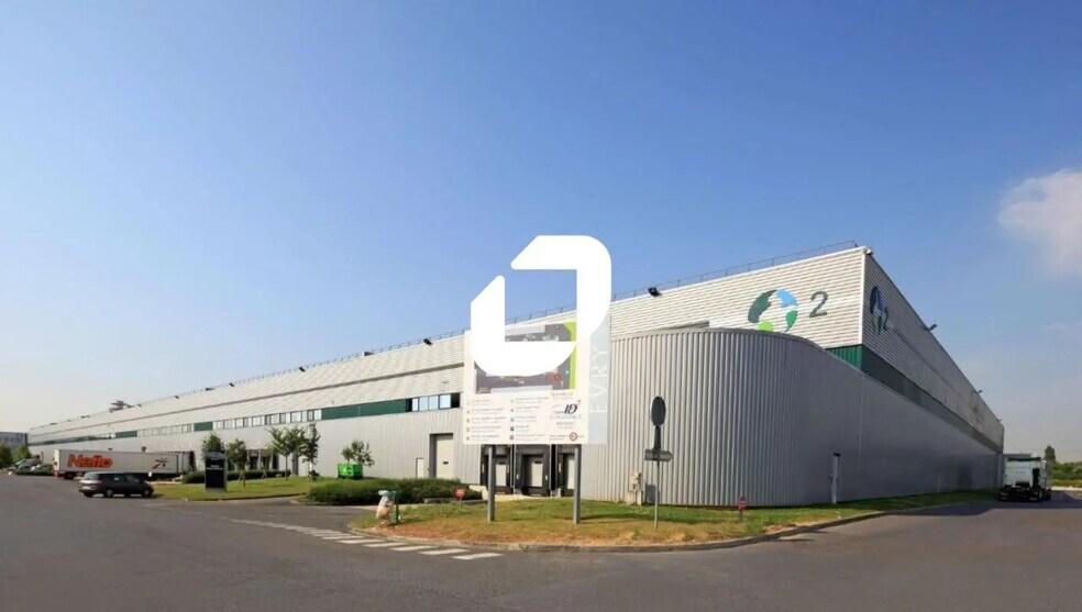 Industrial in Lisses for lease - Building Photo - Image 1 of 6