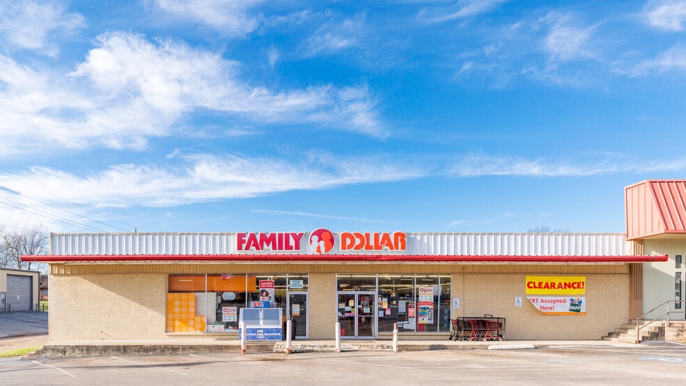 601 W Upshur Ave, Gladewater, TX for sale - Building Photo - Image 2 of 5