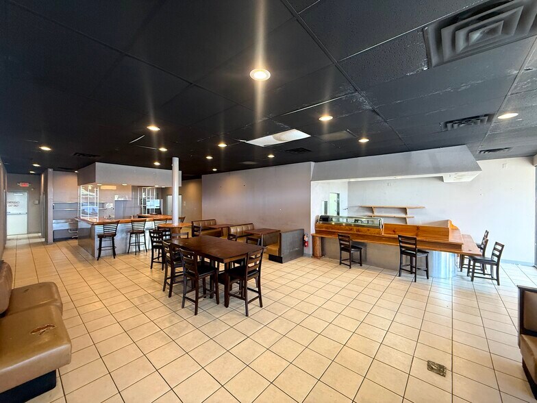 1550 Hawkins Blvd, El Paso, TX à louer - Photo du bâtiment - Image 3 de 12