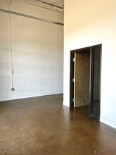 2266-2268 Monitor St, Dallas, TX for lease Interior Photo- Image 2 of 6