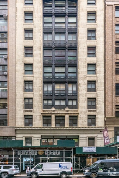 16 E 40th St, New York, NY à louer - Photo du bâtiment - Image 3 de 6