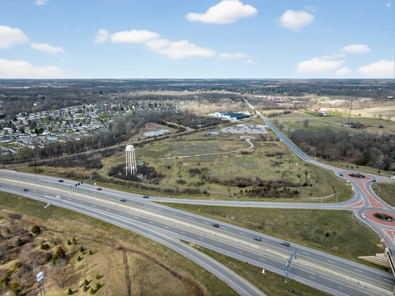 435 W Eight Mile Rd, Whitmore Lake, MI for sale - Building Photo - Image 3 of 16