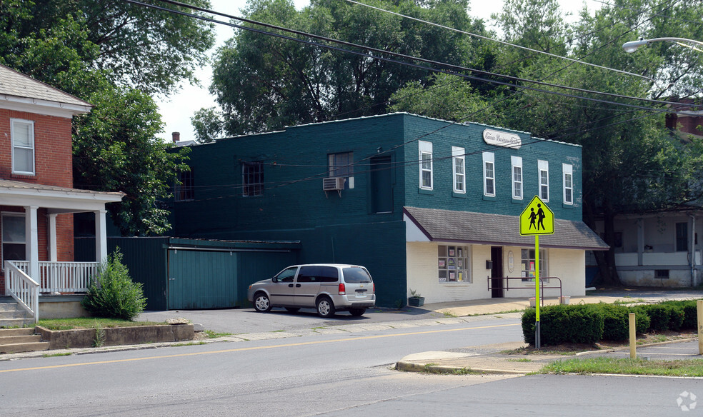 630 Winchester Ave, Martinsburg, WV for lease - Building Photo - Image 2 of 5