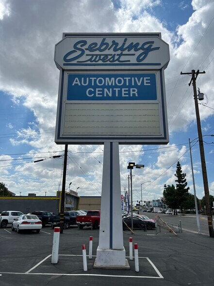 1744 N Blackstone Ave, Fresno, CA à louer - Photo du bâtiment - Image 3 de 12