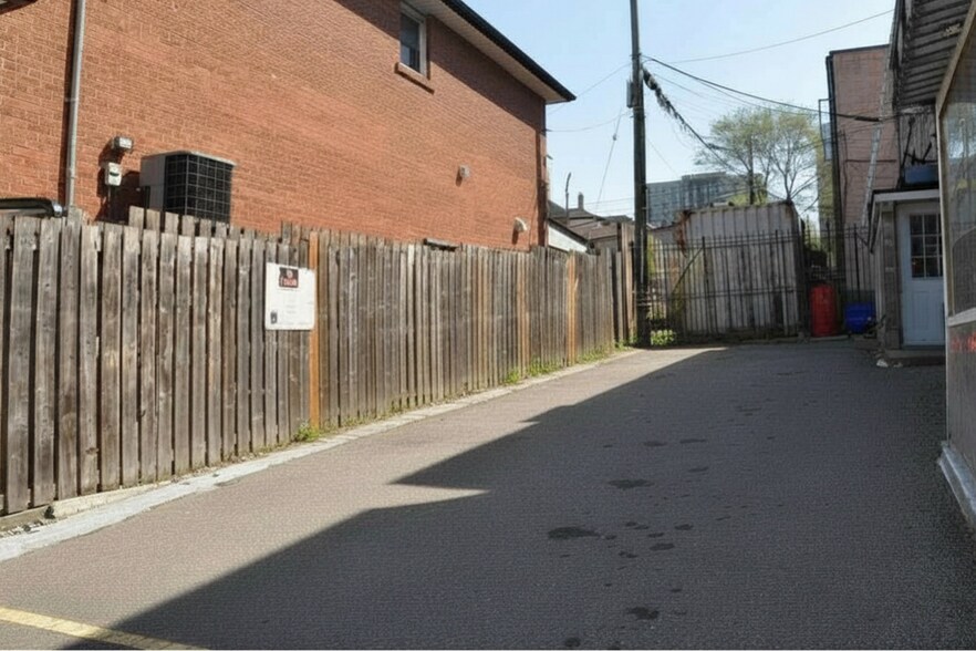 2544 Eglinton Av W, Toronto, ON à vendre - Photo du bâtiment - Image 3 de 21