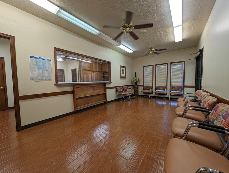 4411 W Gore Blvd, Lawton, OK for lease - Interior Photo - Image 2 of 13