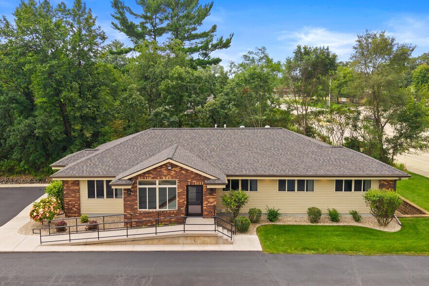 3210 Post Rd, Stevens Point, WI à louer - Photo du bâtiment - Image 3 de 31