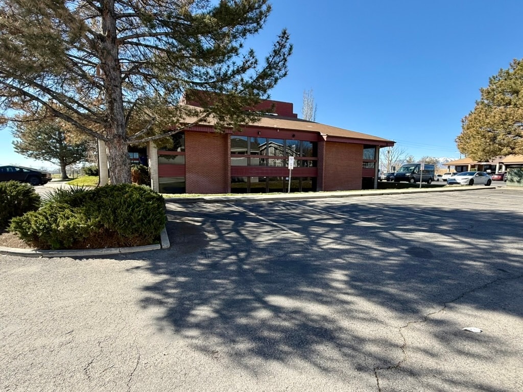 1574 W 1700 S, Salt Lake City, UT for lease Interior Photo- Image 1 of 6
