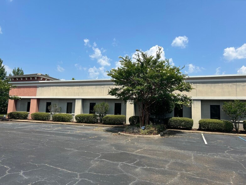 1025 Northpark Dr, Ridgeland, MS à vendre - Photo du bâtiment - Image 2 de 13