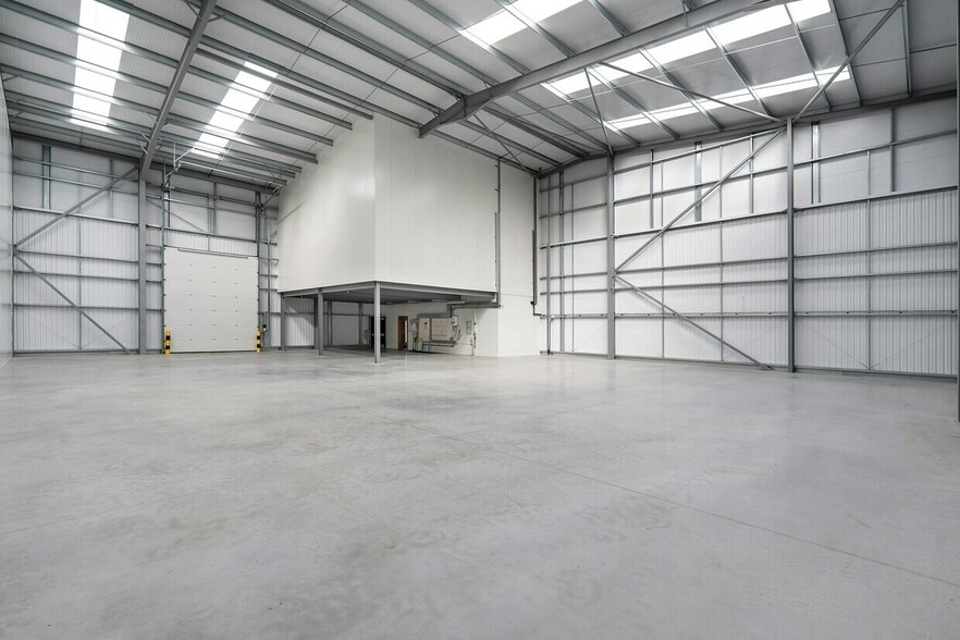 Concord Rd, London for lease - Interior Photo - Image 2 of 10