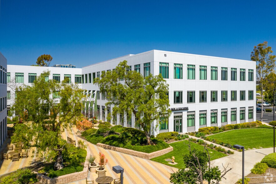 65 Enterprise, Aliso Viejo, CA à louer - Photo du bâtiment - Image 3 de 8