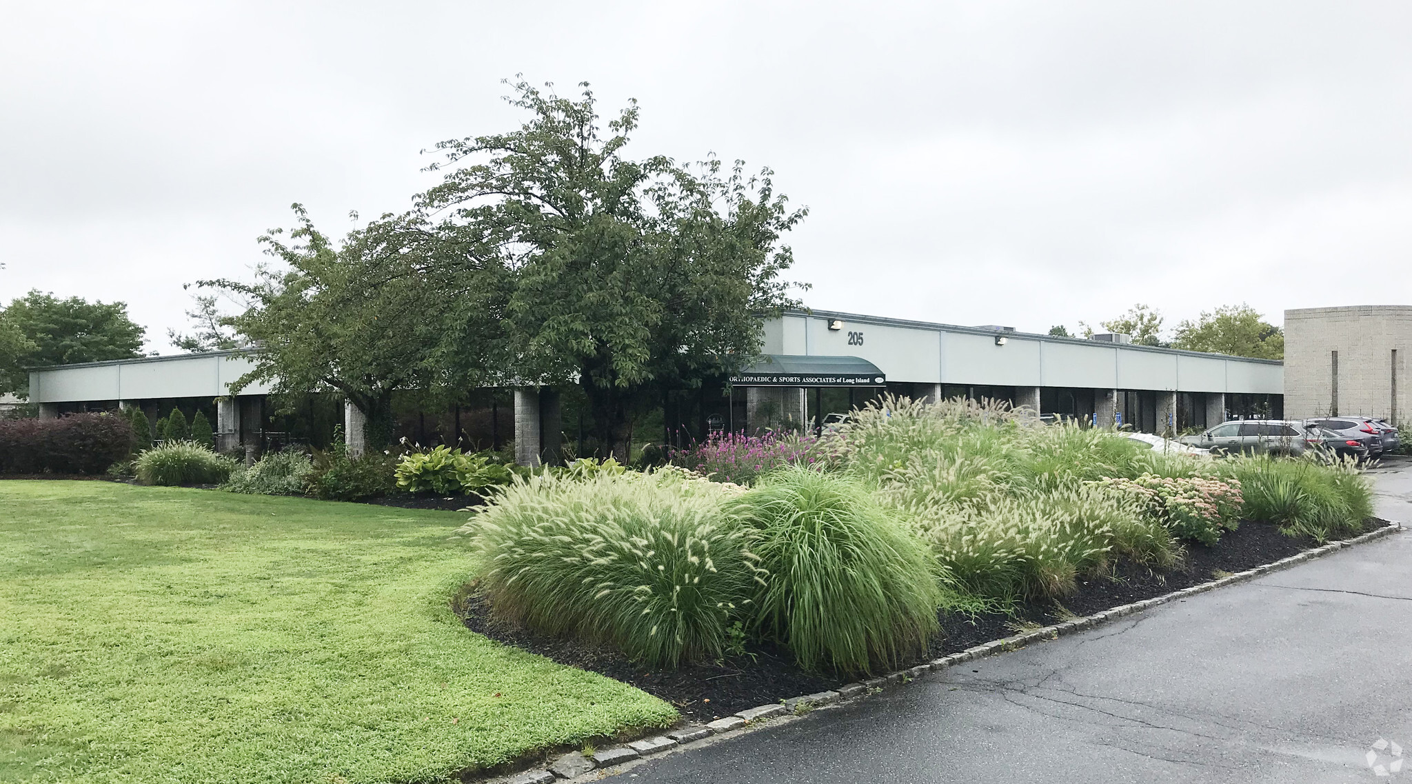 205 Froehlich Farm Blvd, Woodbury, NY for lease Building Photo- Image 1 of 4