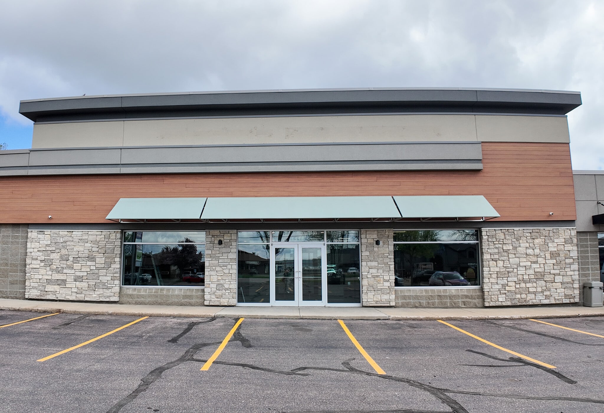 1112 W 41st St, Sioux Falls, SD for lease Building Photo- Image 1 of 11